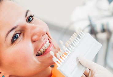Teeth Whitening: 6 Ways to a Bright Smile