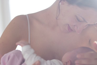 4 Tips on How to Breastfeed