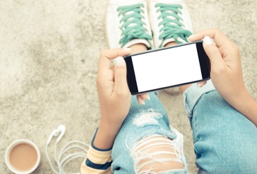 3 Reasons Your Smartphone Could Be Ruining Your Relationship