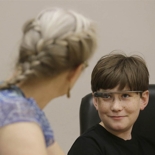 Google-Glass-Is-Developing-a-Way-to-Help-Autistic-Kids-Socialize-2